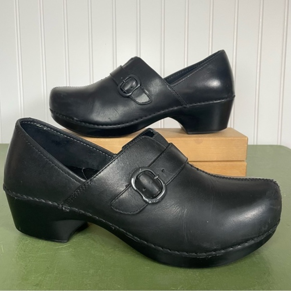 Dansko TAMARA Pro Clogs/Shoes w Buckled Monk Strap in Black Leather - Picture 2 of 9